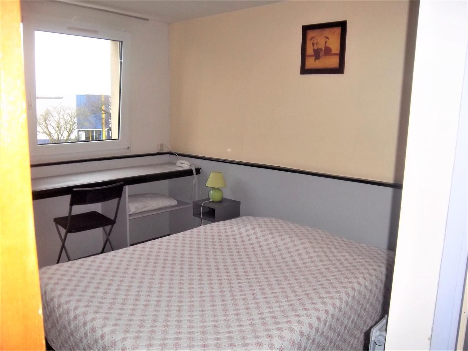 Premium bedding, desk, soundproofing, rollaway beds