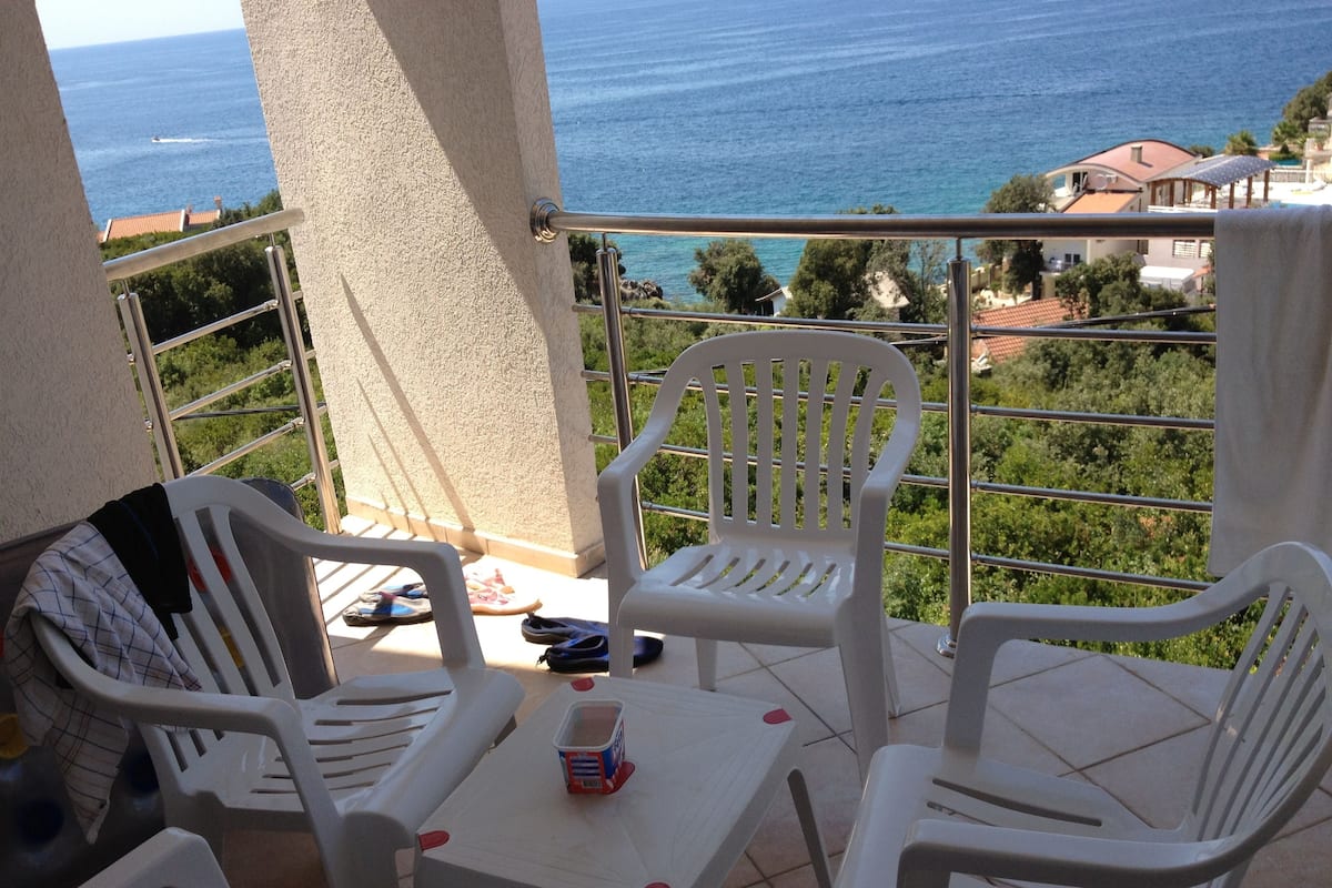 One Bedroom Apartment for 4 people with Sea View | Balcone