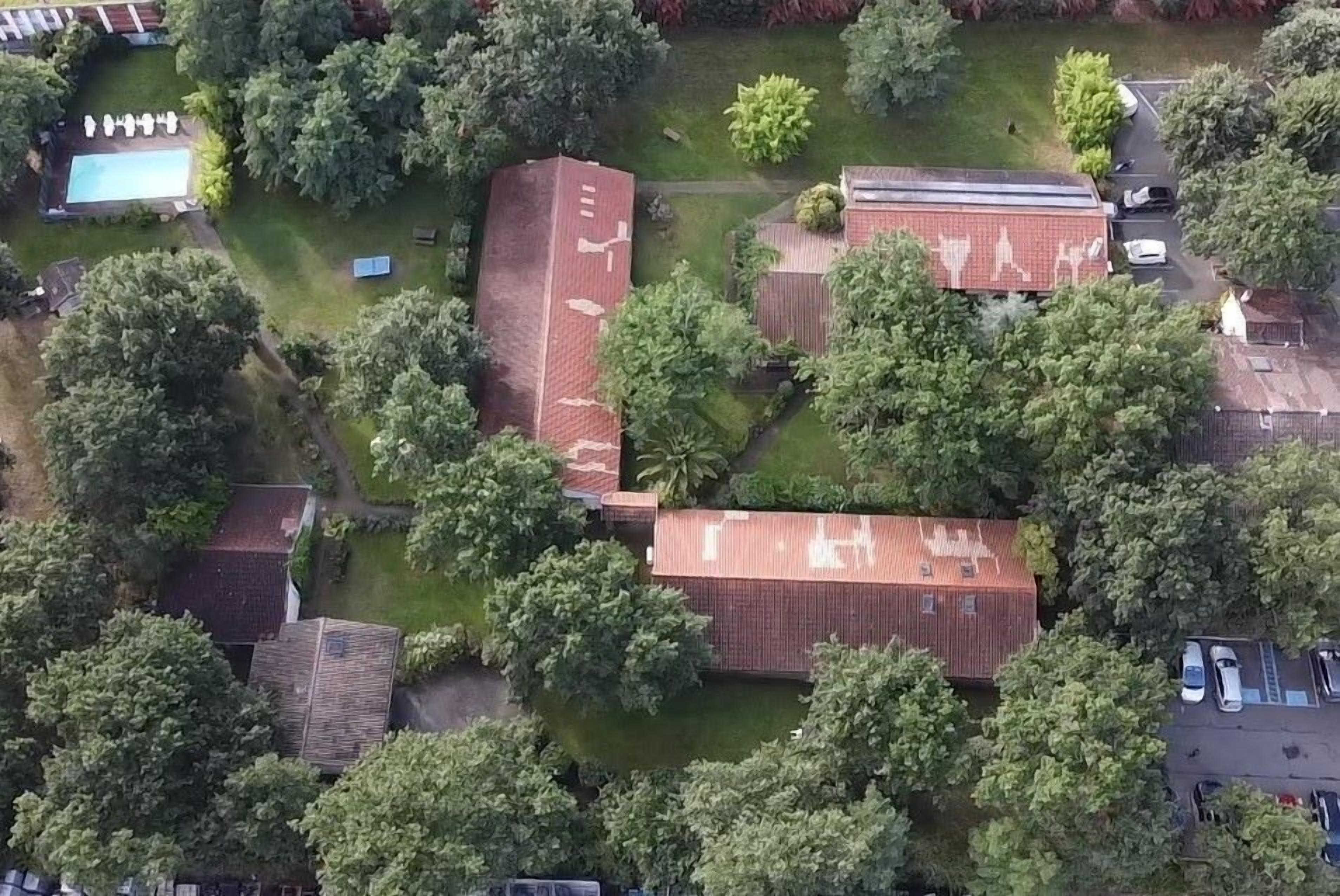 Dortoir Partagé Classique, dortoir mixte, vue jardin | Décoration personnalisée, ameublement personnalisé, rideaux occultants