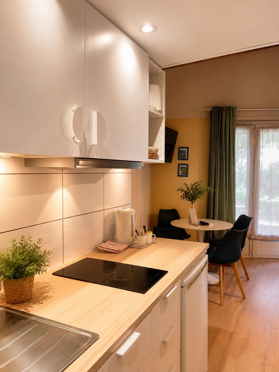 One Bedroom Duplex with Kitchenette with 1 Double and 1 Sofa Bed | 専用キッチン