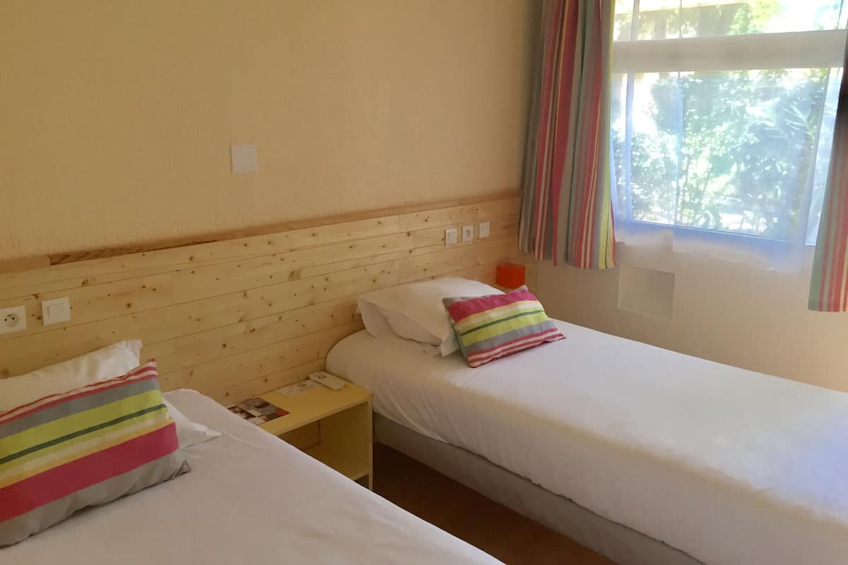 1 bedroom, individually decorated, individually furnished