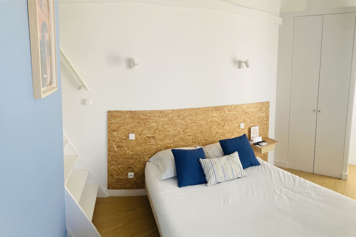 1 bedroom, individually decorated, individually furnished