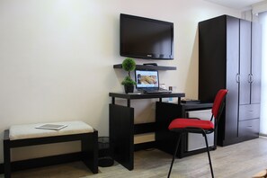 Quarto triplo executivo | Business Center no quarto