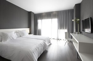 Habitación estándar doble | Edredones de plumas, escritorio, sistema de insonorización