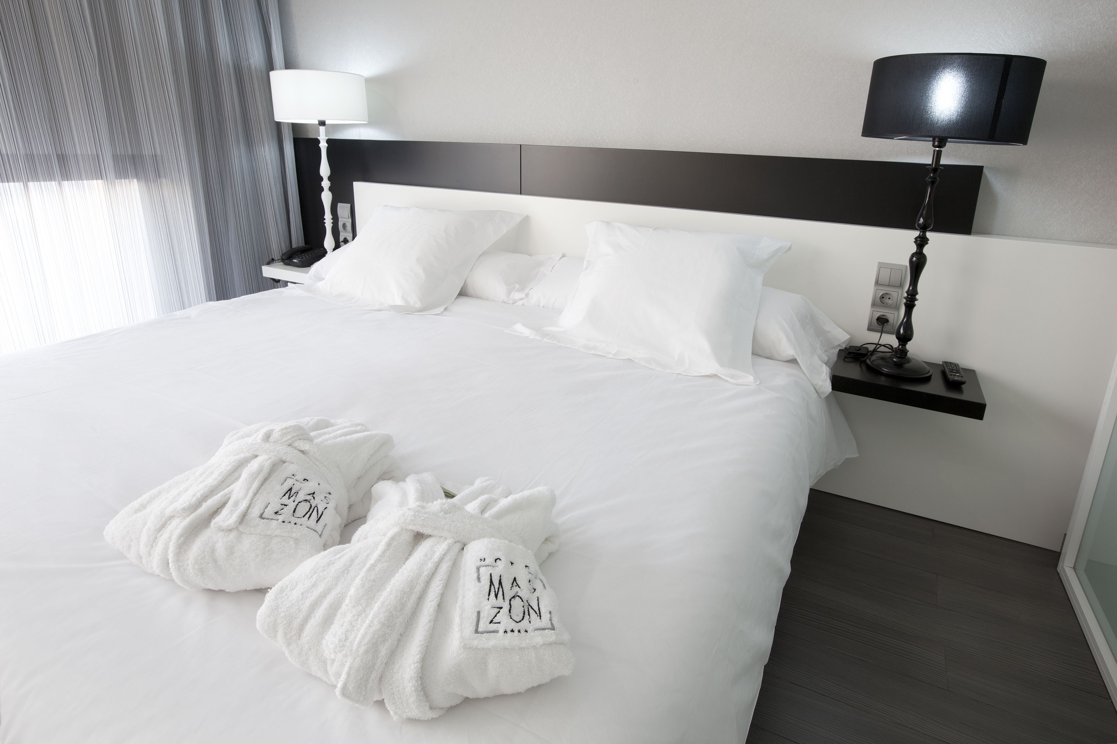 suite | 2 bedrooms, down duvets, desk, soundproofing