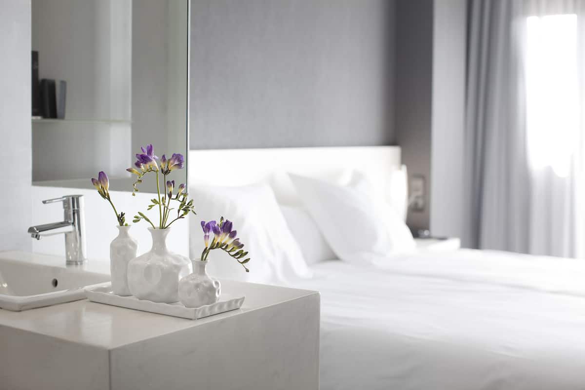 2 bedrooms, down duvets, desk, soundproofing