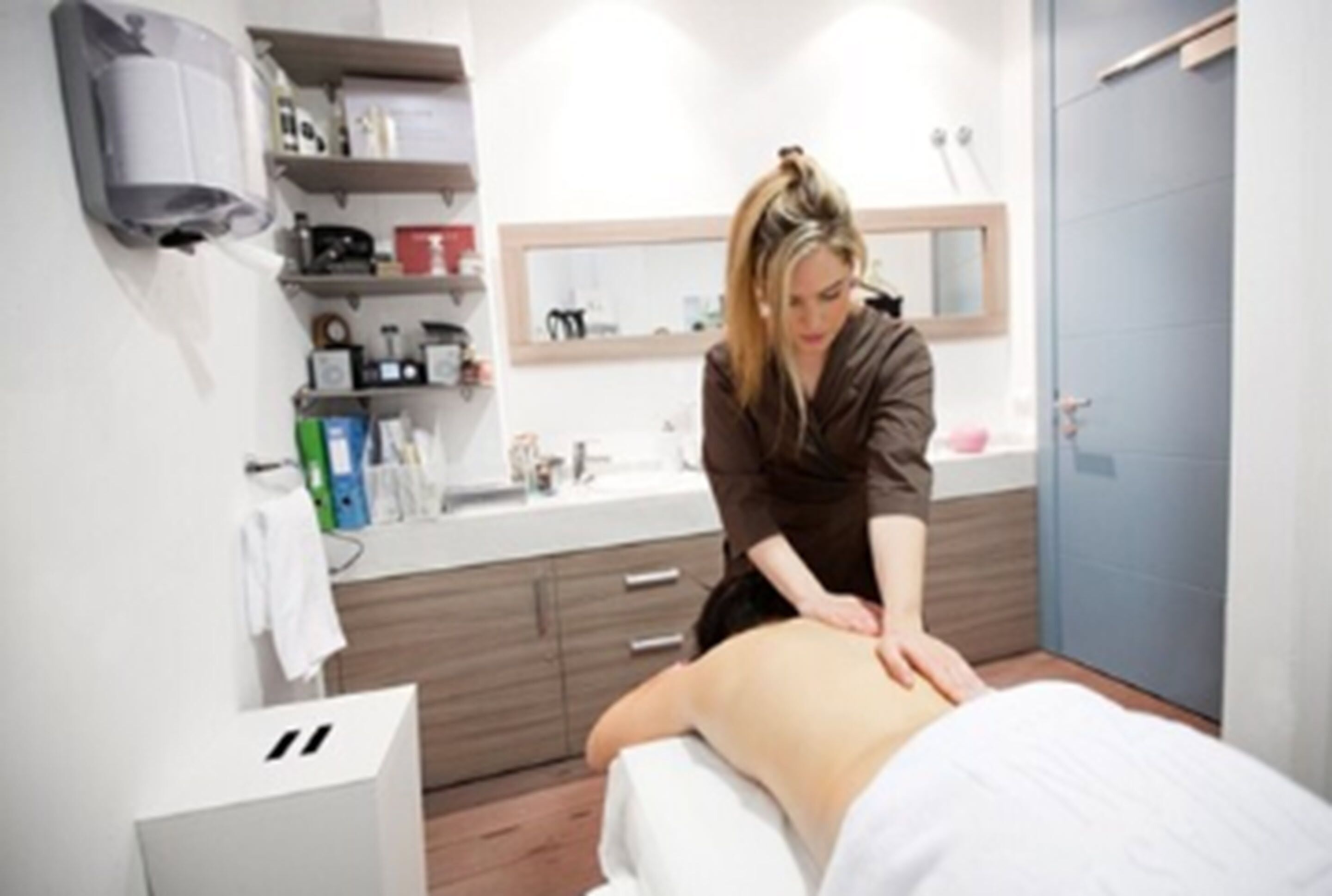 sauna, hot tub, steam room, 2 treatment rooms, massages