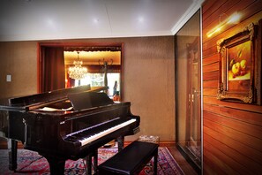 Bar lounge