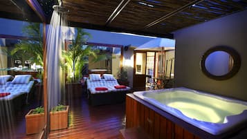 Luxury Suite | Jetted bathtub