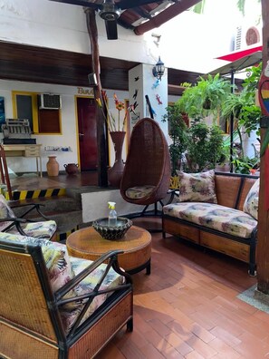 Lobby sitting area - Hotel Nueva Granada (Santa Marta)