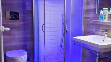 Comfort Double or Twin Room, 2 Twin Beds, Shared Bathroom | Bathroom | Shower, hair dryer, towels