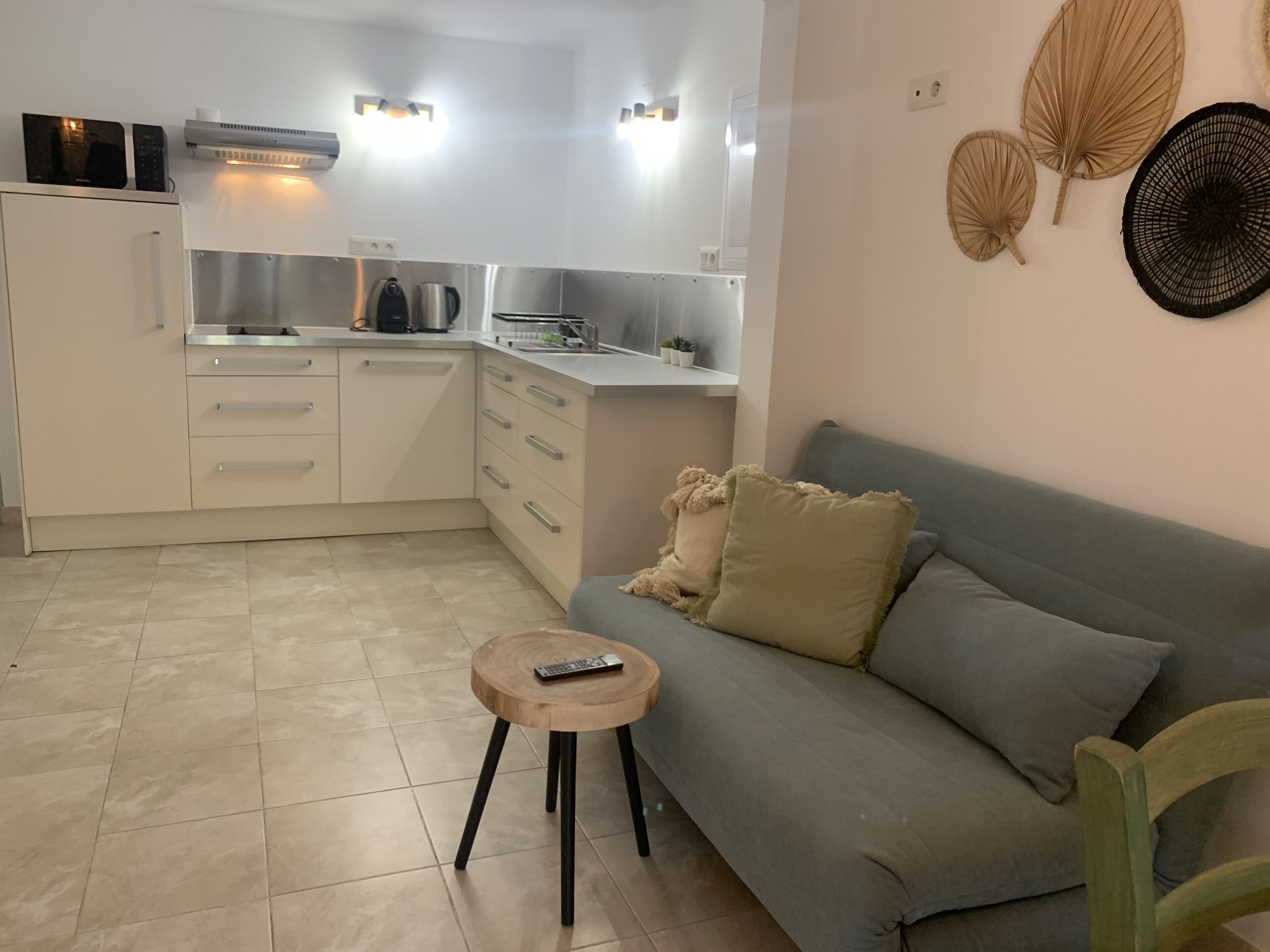 comfort apartment (3 persons) | private kitchen | full-sized fridge, microwave, stovetop, espresso maker