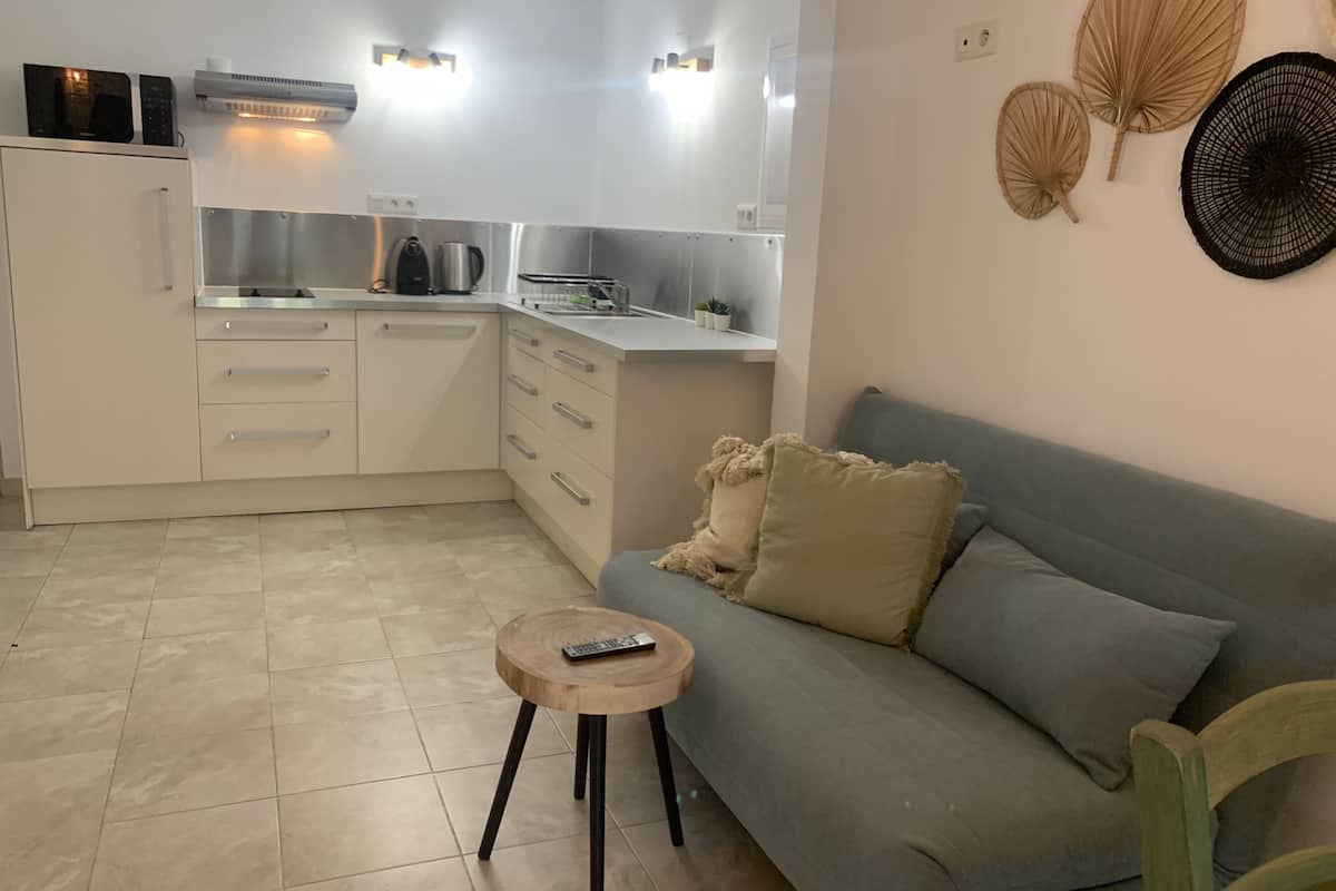 comfort apartment (3 persons) | private kitchen | full-sized fridge, microwave, stovetop, espresso maker