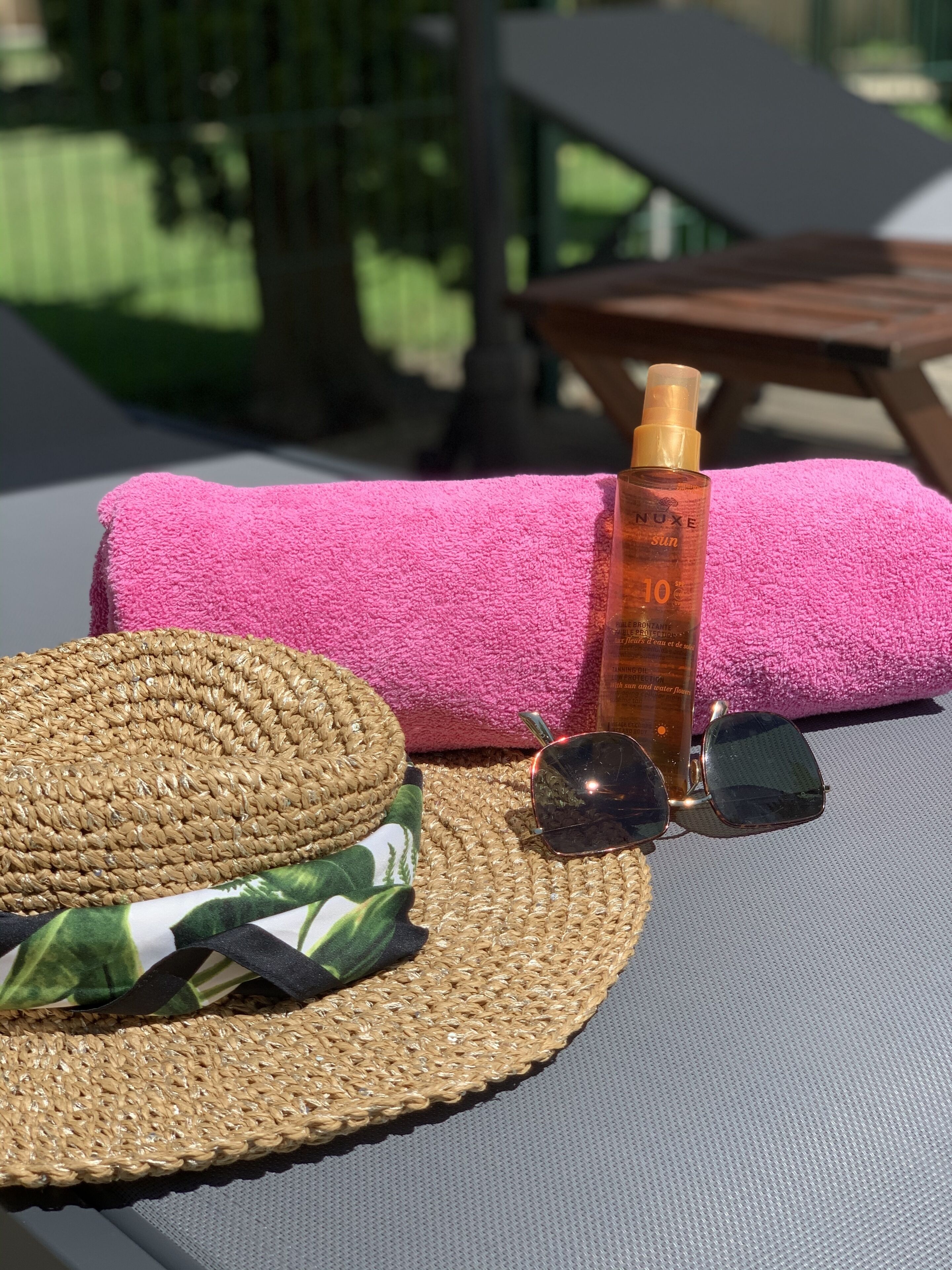 seasonal outdoor pool, open 7:30 am to 9:00 pm, pool umbrellas