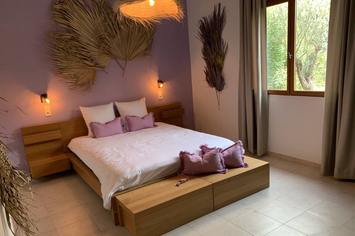 Deluxe Suite | 2 bilik tidur, gebar bulu kapas, dihias secara berasingan, meja