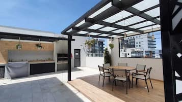 Premium Suite,1 Bedroom, Kitchen | ํ
๋ผ์ค/ํํฐ์ค