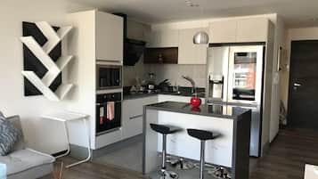 Fridge, microwave, stovetop, coffee/tea maker