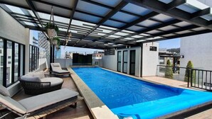 Rooftop pool - Bluezone Apartments (Quito)