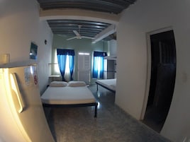 Cortinas blackout, tabla de planchar con plancha y wifi gratis