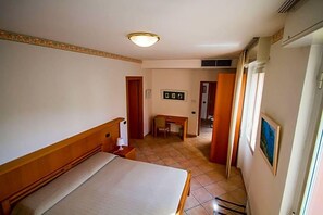 Unclassified image, 2 of 33, button - Albergo Lario (Gera Lario)
