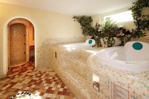 A bathroom with mosaic tile flooring, a shower area, and a jacuzzi tub. - Alpen Hotel Panorama (Campitello di Fassa)