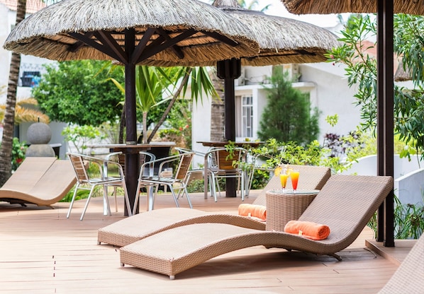 Poolside bar