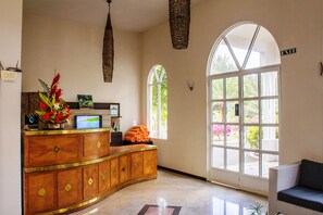 Reception - Hôtel Des 2 Mondes (Mont Choisy)