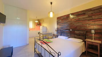 Standard Studio | Soundproofing, free cribs/infant beds, free WiFi, wheelchair access