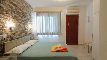 Standard Studio | Soundproofing, free cribs/infant beds, free WiFi, wheelchair access