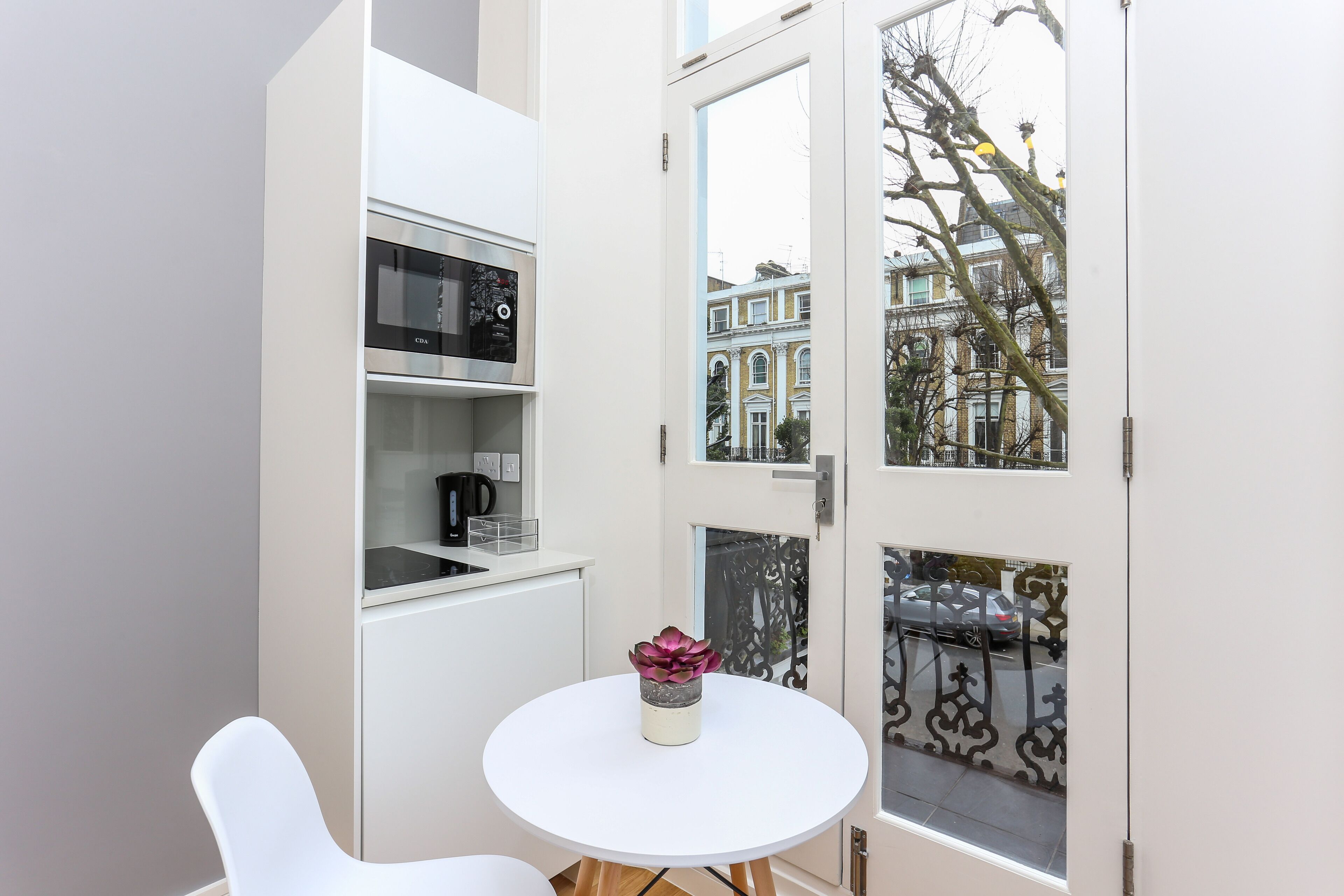 Small Standard Studio | Cucina privata | Mini-frigorifero, microonde, piano cottura, macchina per caffè espresso