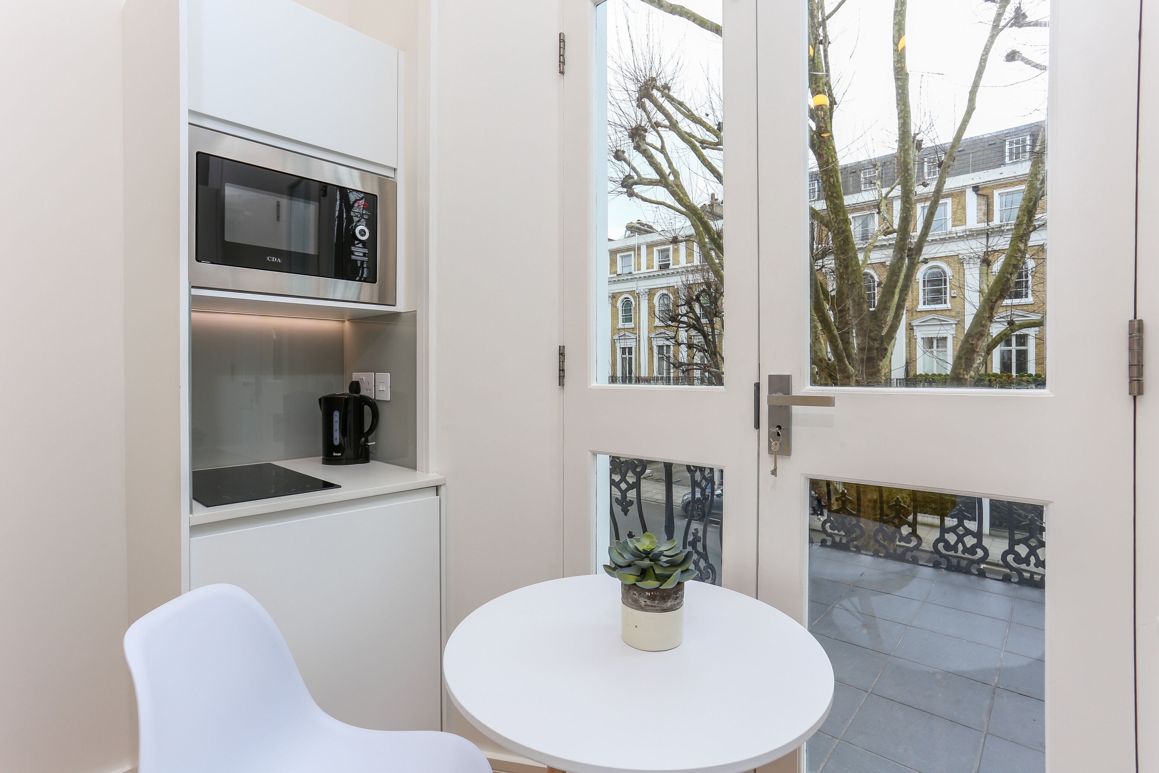 Small Standard Studio | In-room dining