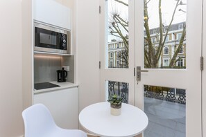 Small Standard Studio | Spiseområde på rommet