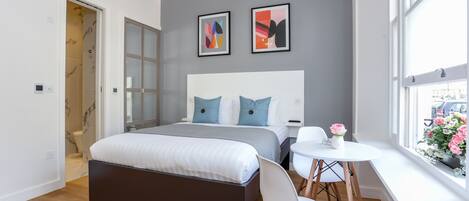 Ground Floor Front Entrance Apartment | Allergitestade sängkläder, strykjärn/strykbräda och gratis wi-fi