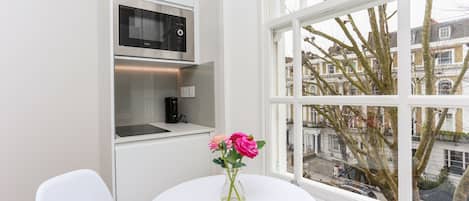 Small Standard Studio | Restauration dans la chambre