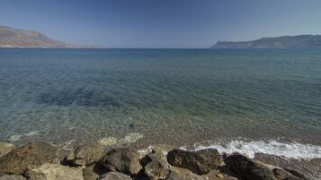 Daily continental breakfast (EUR 9 per person)