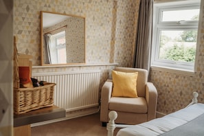 Single Room | Individually decorated, individually furnished, free cribs/infant beds