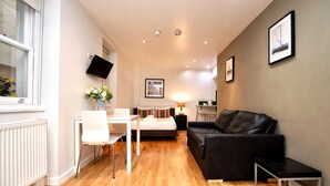 Deluxe Lower Ground Floor Studio | Hypo-allergenic bedding available, iron/ironing board, WiFi (free) - Princes Square Serviced Apartments by Concept Apartments (London)