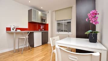 Lower Ground Floor Standard Studio | Living area | LCD TV, heated floors