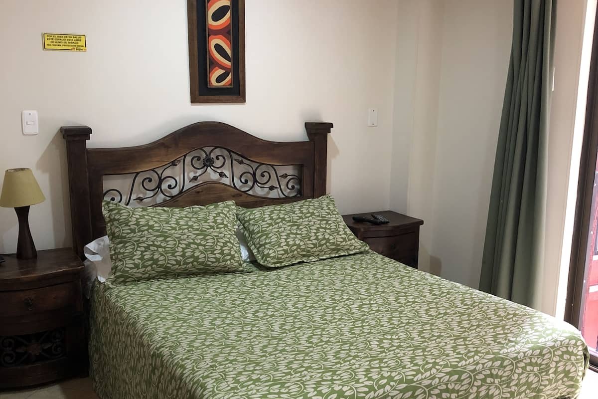 Caja de seguridad en la habitación, wifi gratis y ropa de cama