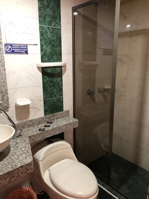 Shower, free toiletries, towels