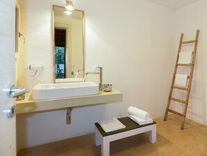 Classic Double Room | Bathroom sink