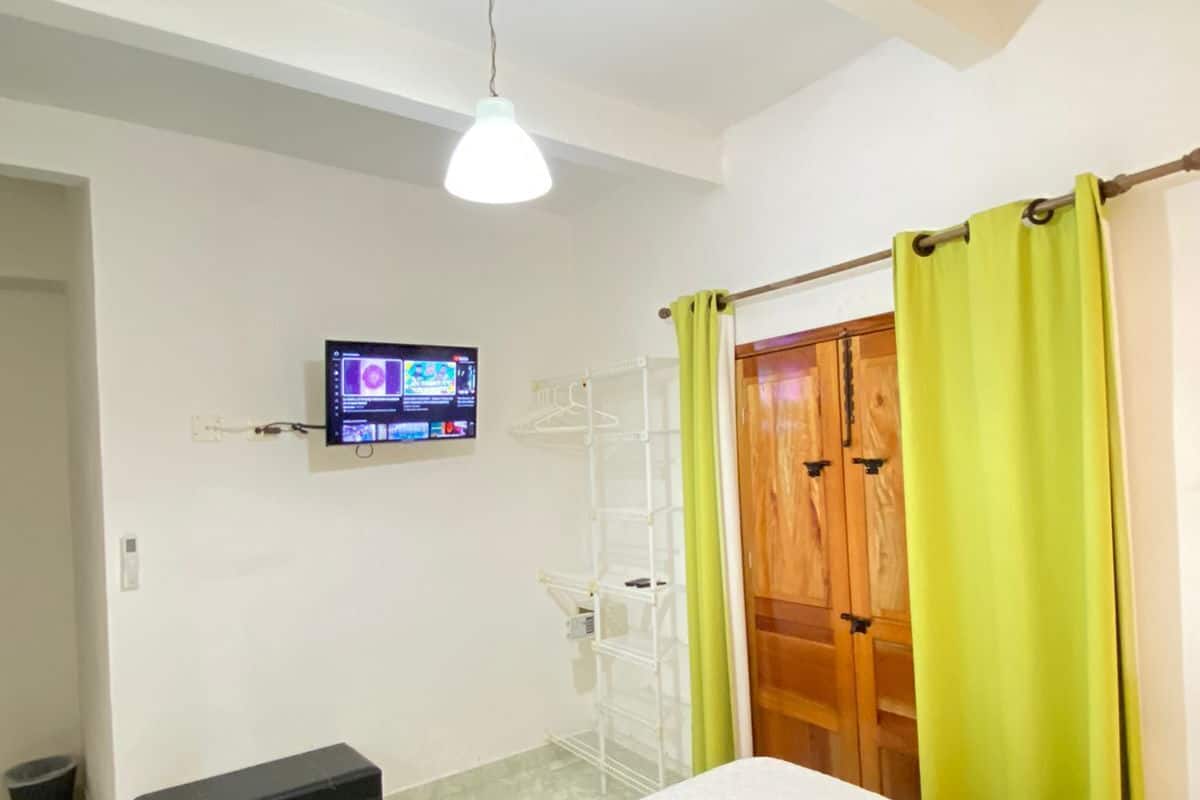 Habitación doble | Ropa de cama de alta calidad, caja fuerte, tabla de planchar con plancha