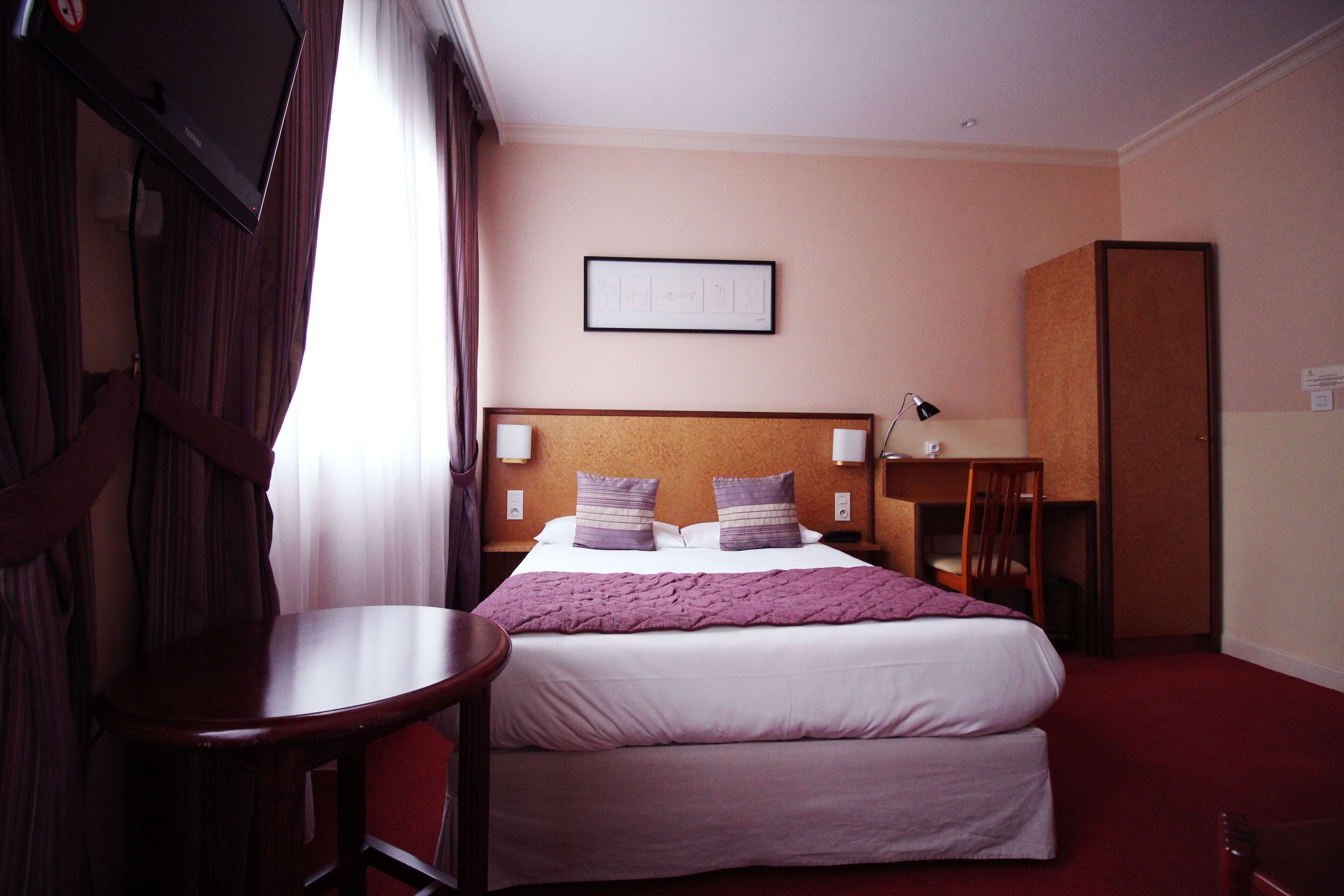 Hotel Crystal Reims Centre Champagne interior view 2