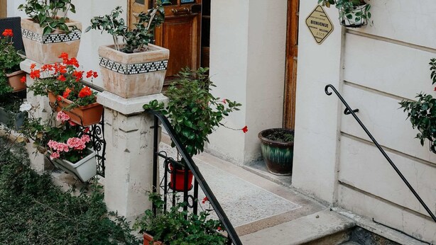 A hotel entrance with a sign reading "Hotel Corso d'Italia". There are potted plants and a staircase leading to the entrance. - Hotel Crystal Reims Centre (Reims)