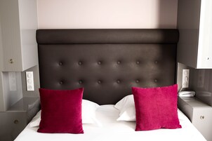 Comfort dubbelrum | Sängtillbehör av högsta kvalitet, memory foam-madrasser och minibar