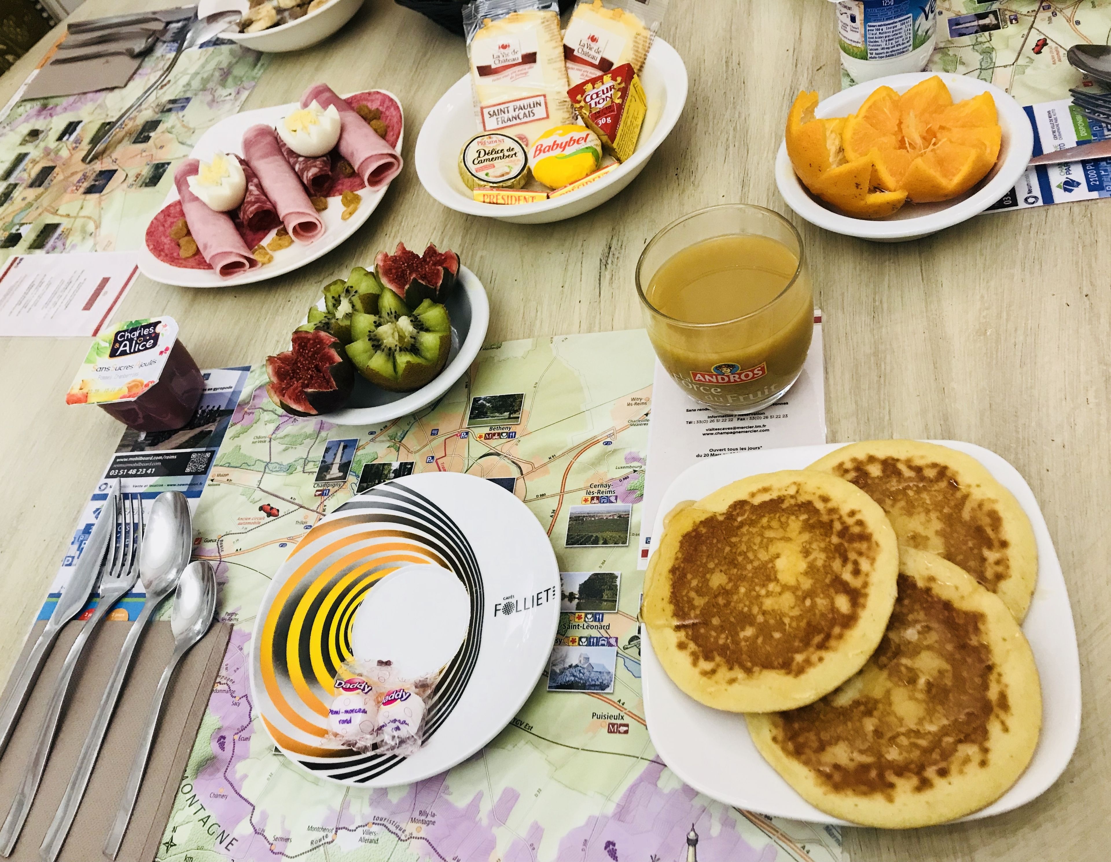Daily buffet breakfast (EUR 13 per person)