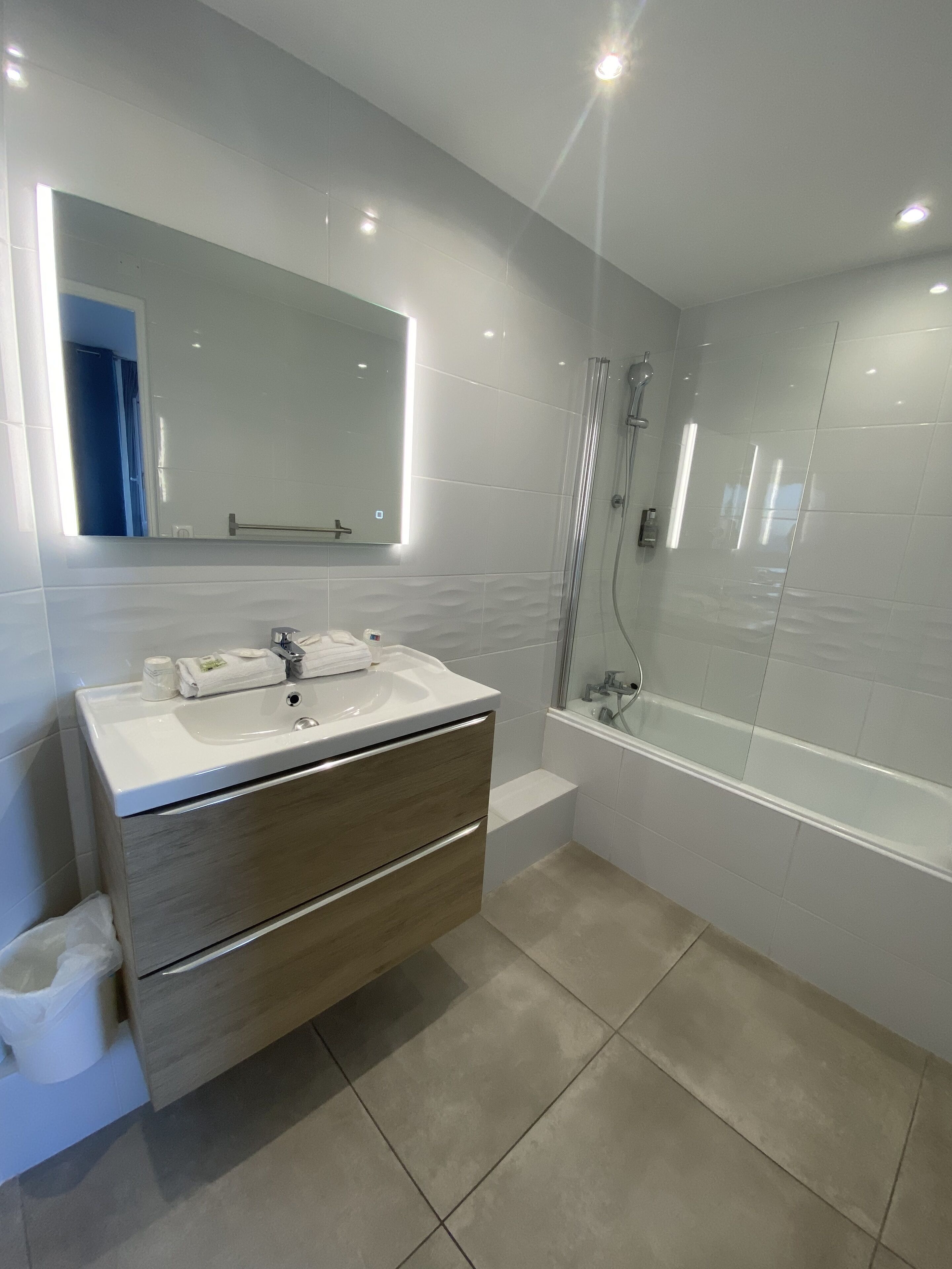 triple room, sea view | bathroom | free toiletries, hair dryer, towels
