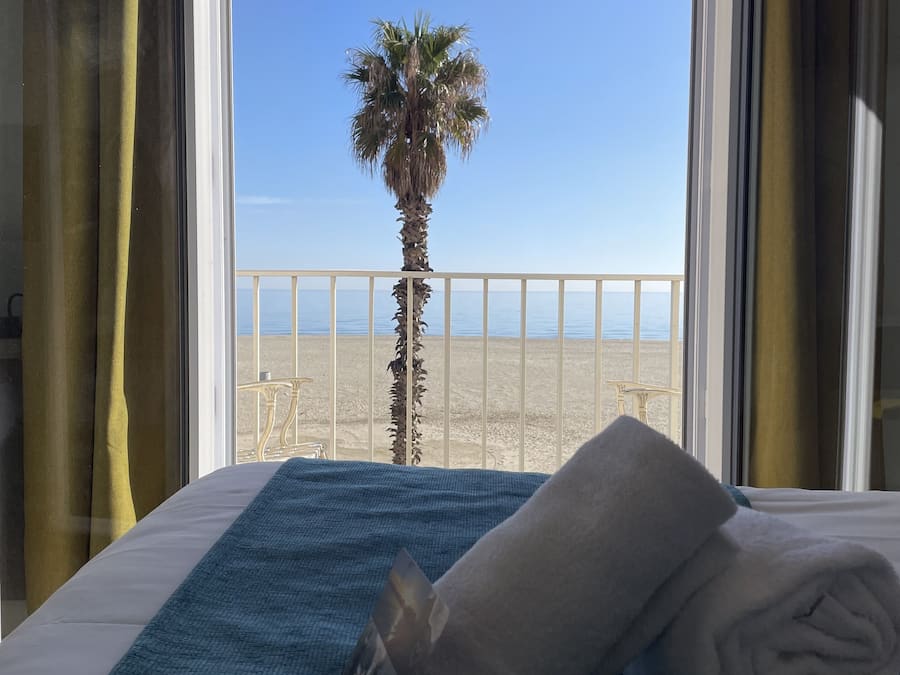 Bureau, fer et planche Ă repasser, Wi-Fi gratuit, draps fournis