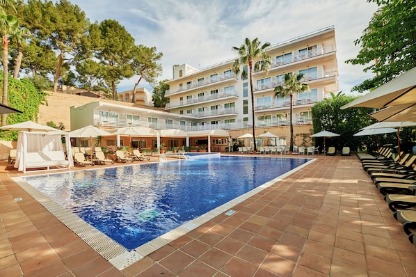 Outdoor pool, pool umbrellas, pool loungers