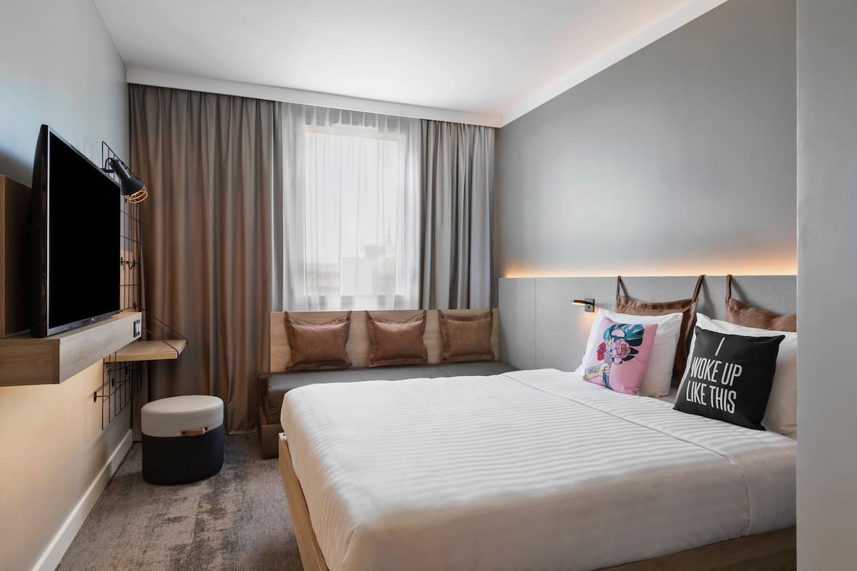 Family Room, 1 Queen Bed with Sofa bed, Non Smoking | Desk, blackout drapes, soundproofing, iron/ironing board